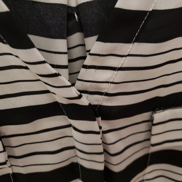 Torrid 0X Women's Top Blouse Black White Striped Long Sleeve V Neck Henley Plus - Picture 4 of 7